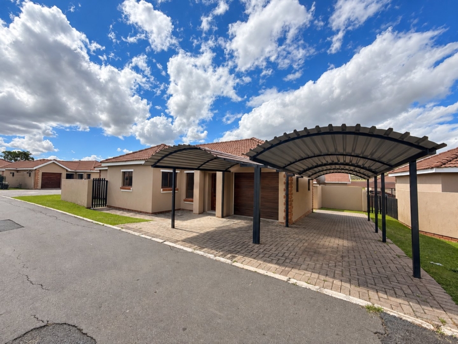 To Let 3 Bedroom Property for Rent in Hillside Free State